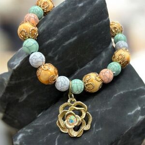 💥2/$24 or 3/$30💥 Multicolor Beaded Stretch Bracelet with Floral Charm. NWT